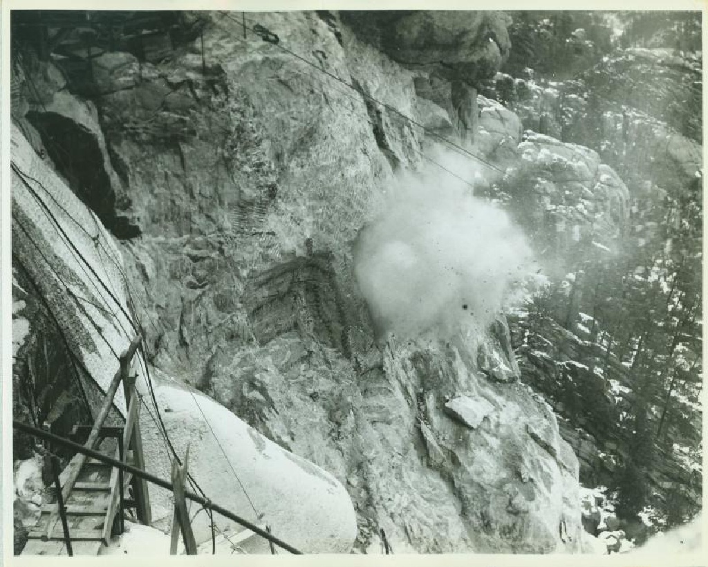 Black-Hills-SD/1024x768_Mount_Rushmore construction 13.jpg